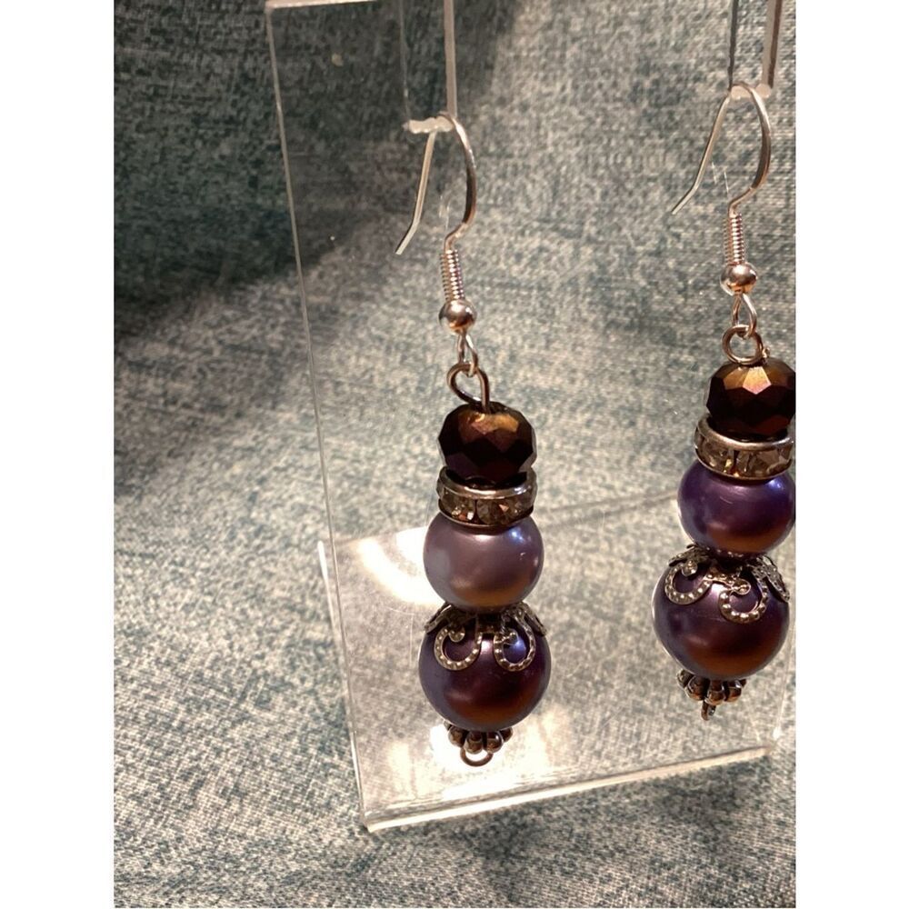 NWOT. Shades of Purple Faux Pearl Earrings